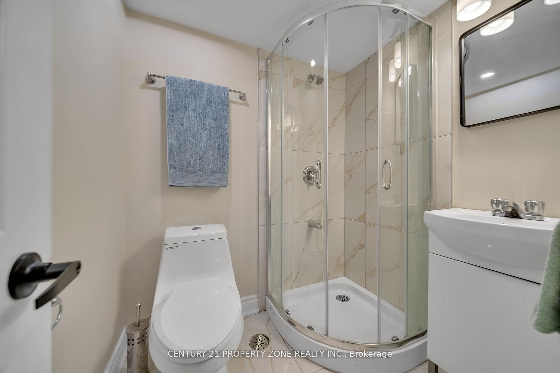 Photo 16 of 17 Crumlin Crescent, Brampton, Credit Valley — HOMEH