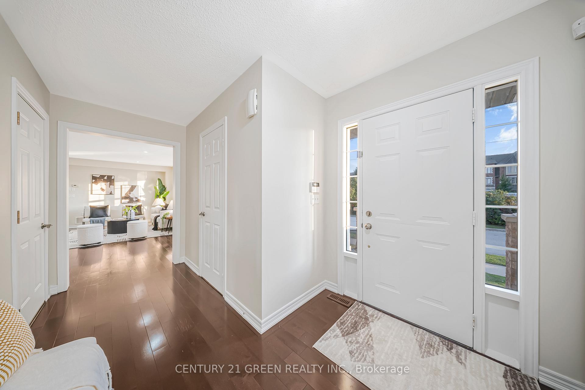 Photo 16 of 35 Samantha Crescent, Brampton, Sandringham-Wellington — HOMEH