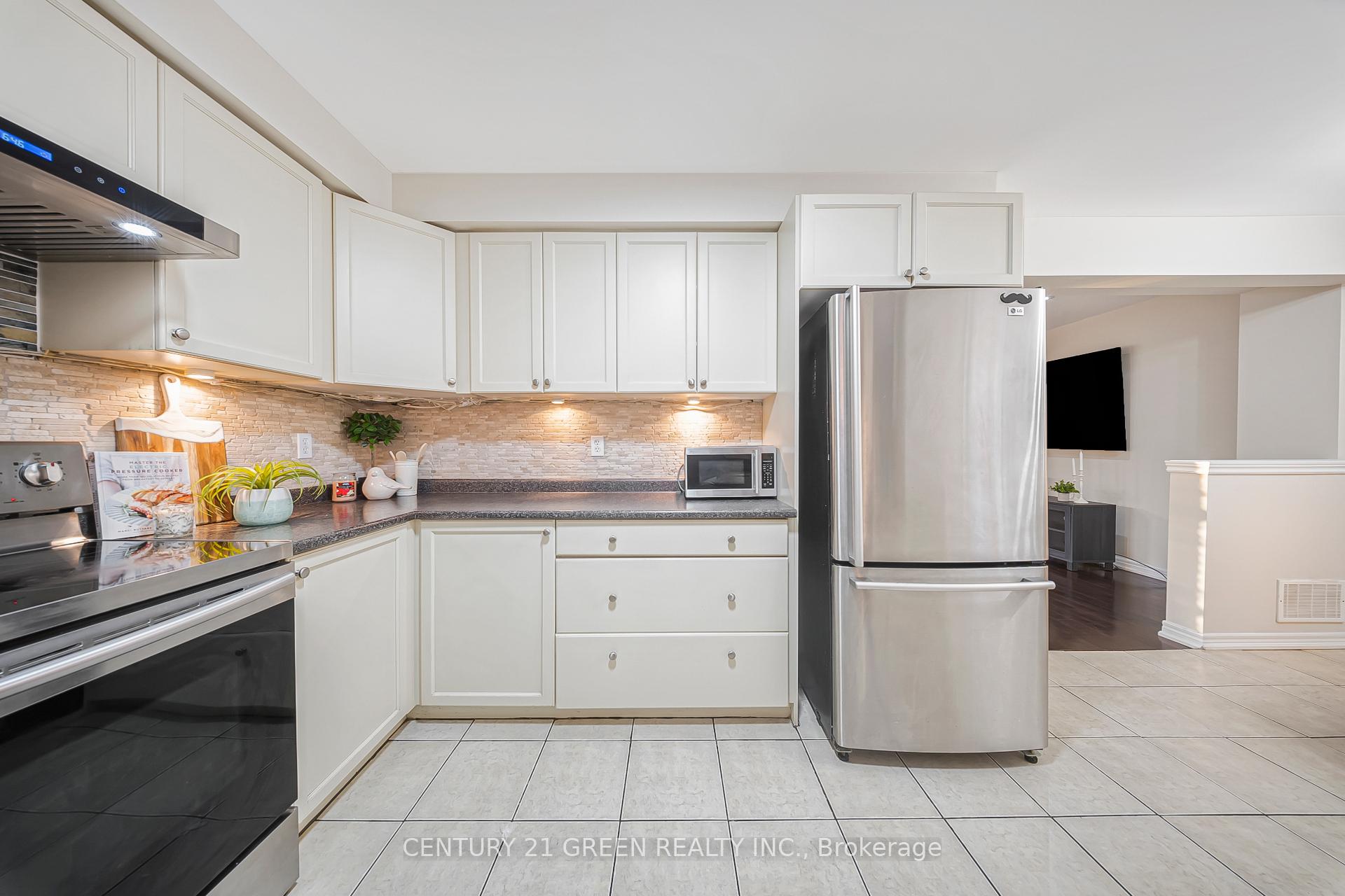 Photo 13 of 35 Samantha Crescent, Brampton, Sandringham-Wellington — HOMEH