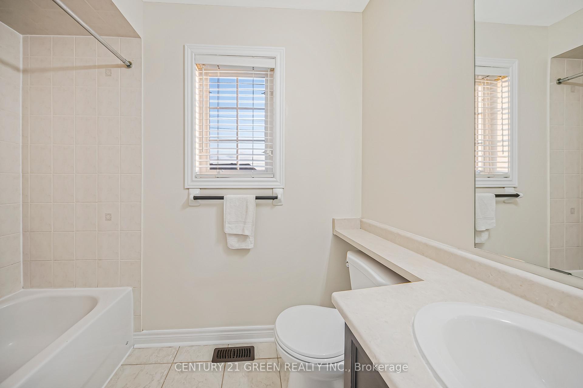 Photo 28 of 35 Samantha Crescent, Brampton, Sandringham-Wellington — HOMEH