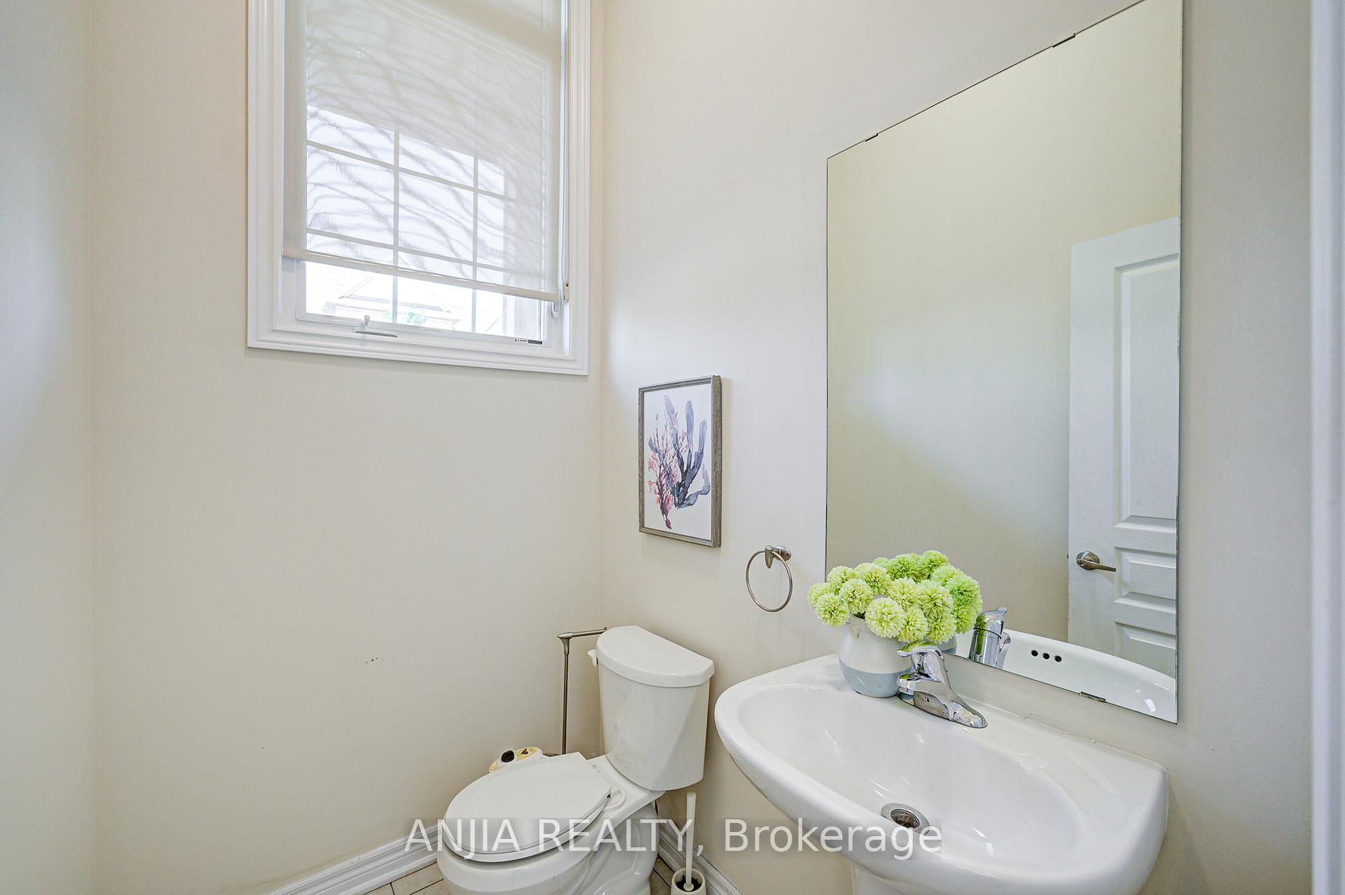 Photo 2 of 4 Christian Ritter Drive, Markham, Berczy — HOMEH