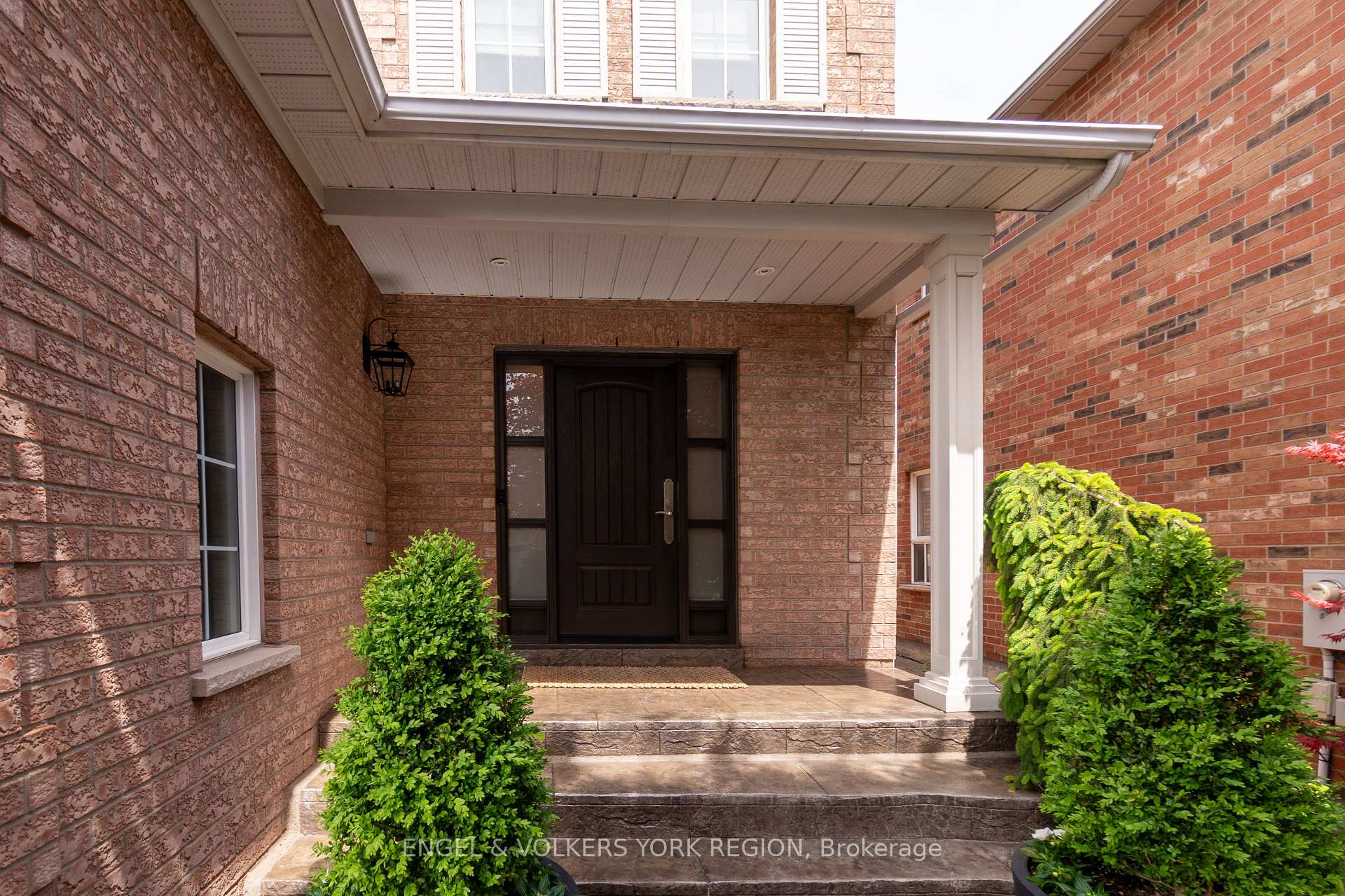 Photo 2 of 151 Glenside Drive, Vaughan, Maple — HOMEH