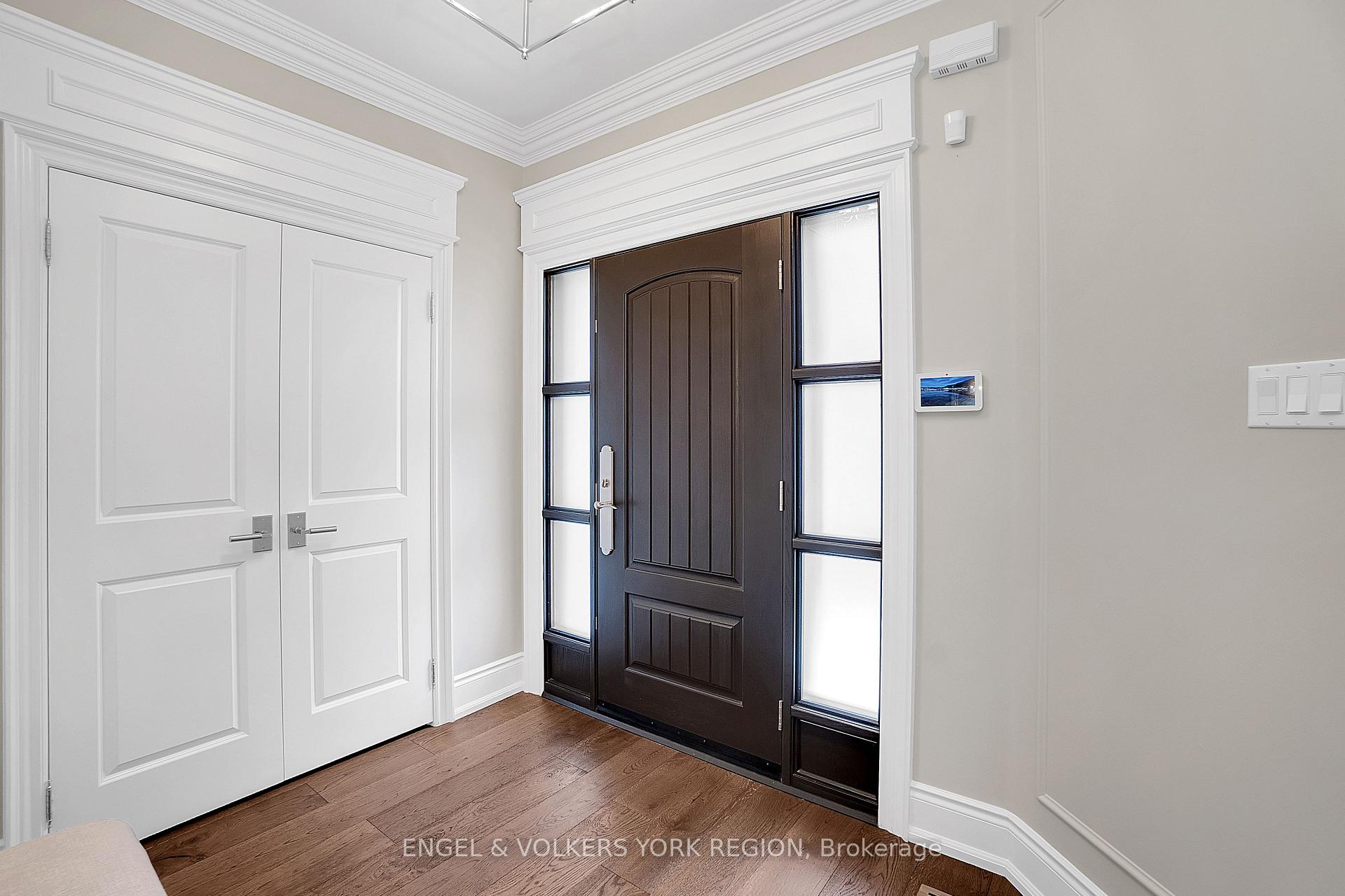 Photo 3 of 151 Glenside Drive, Vaughan, Maple — HOMEH