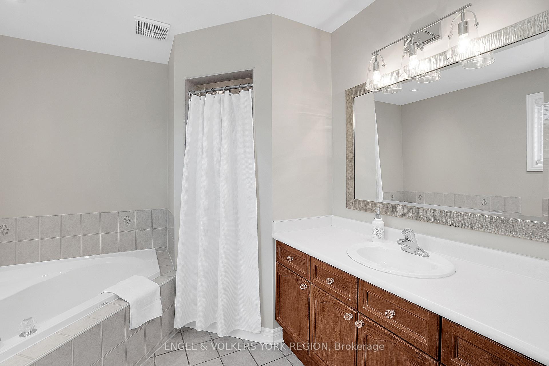 Photo 26 of 151 Glenside Drive, Vaughan, Maple — HOMEH