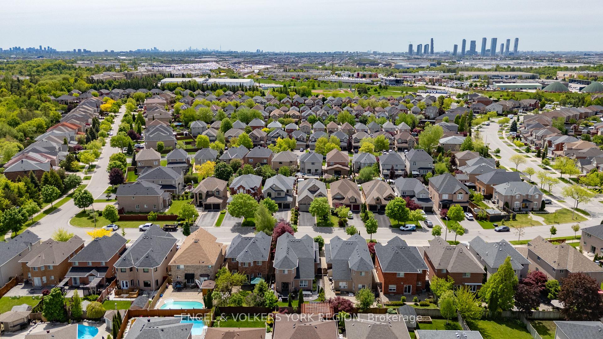 Photo 41 of 151 Glenside Drive, Vaughan, Maple — HOMEH