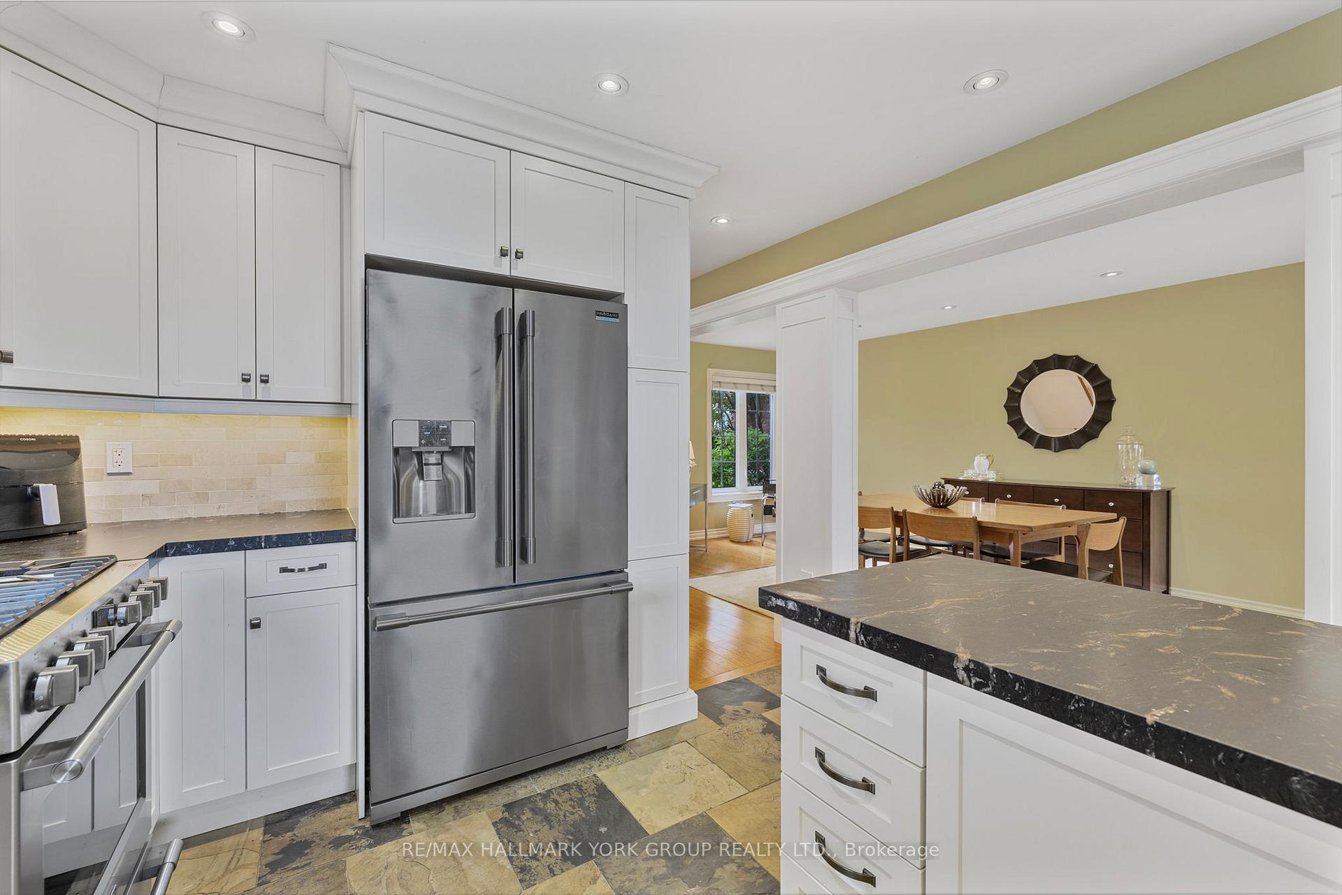 Photo 6 of 110 Rush Road, Aurora, Bayview Wellington — HOMEH