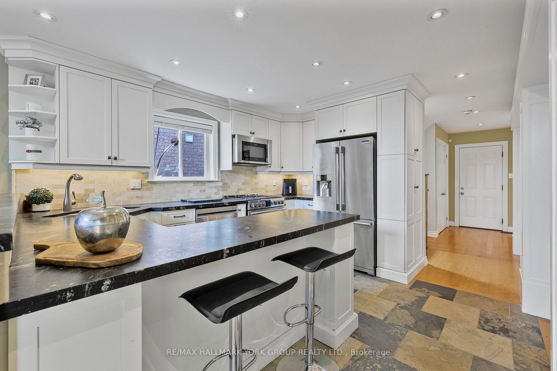 Photo 11 of 110 Rush Road, Aurora, Bayview Wellington — HOMEH