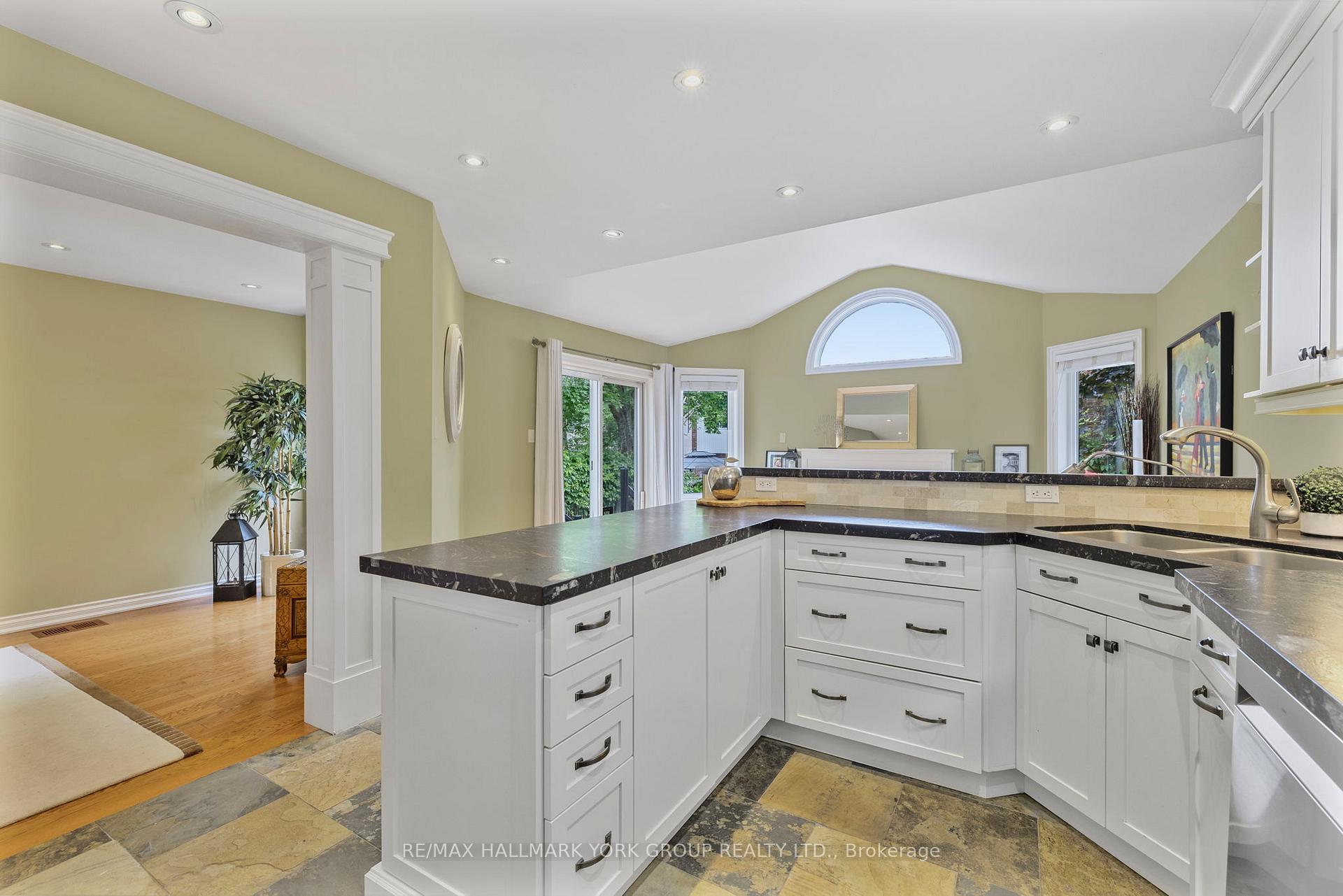 Photo 4 of 110 Rush Road, Aurora, Bayview Wellington — HOMEH