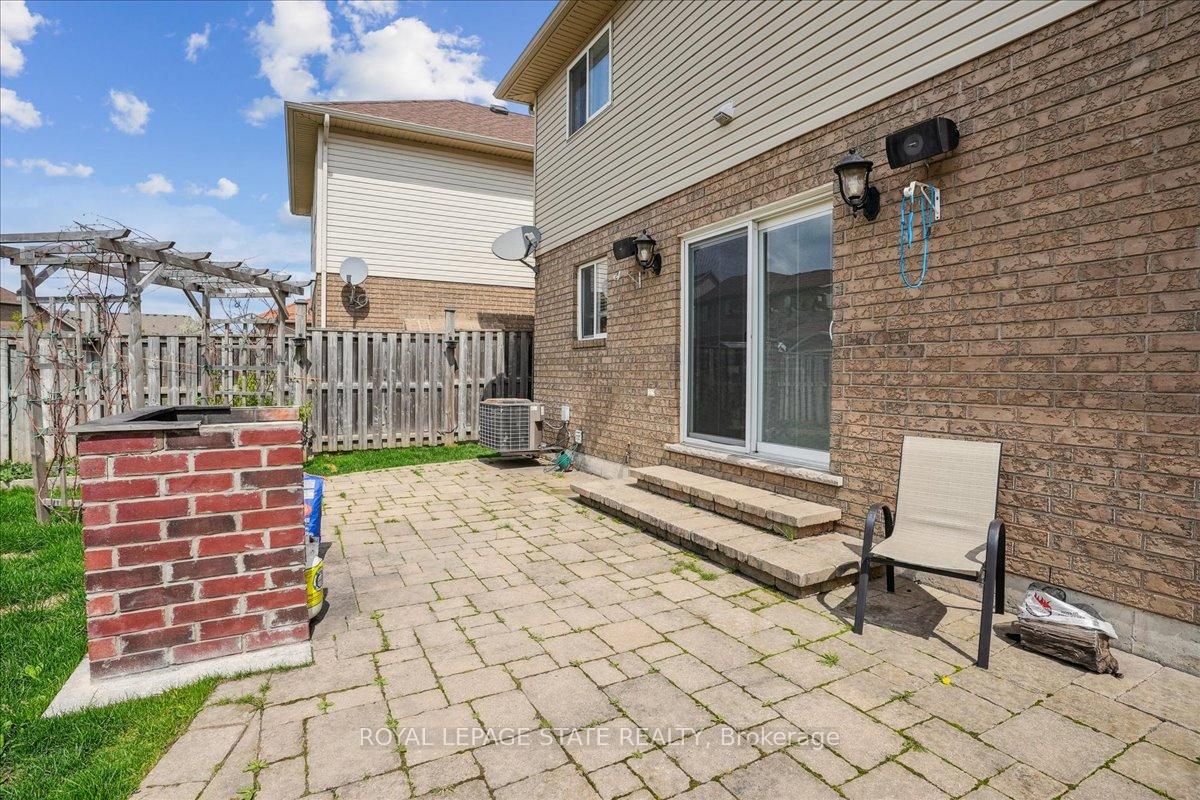 Photo 9 of 7 Bocelli Crescent, Hamilton, Rural Glanbrook — HOMEH