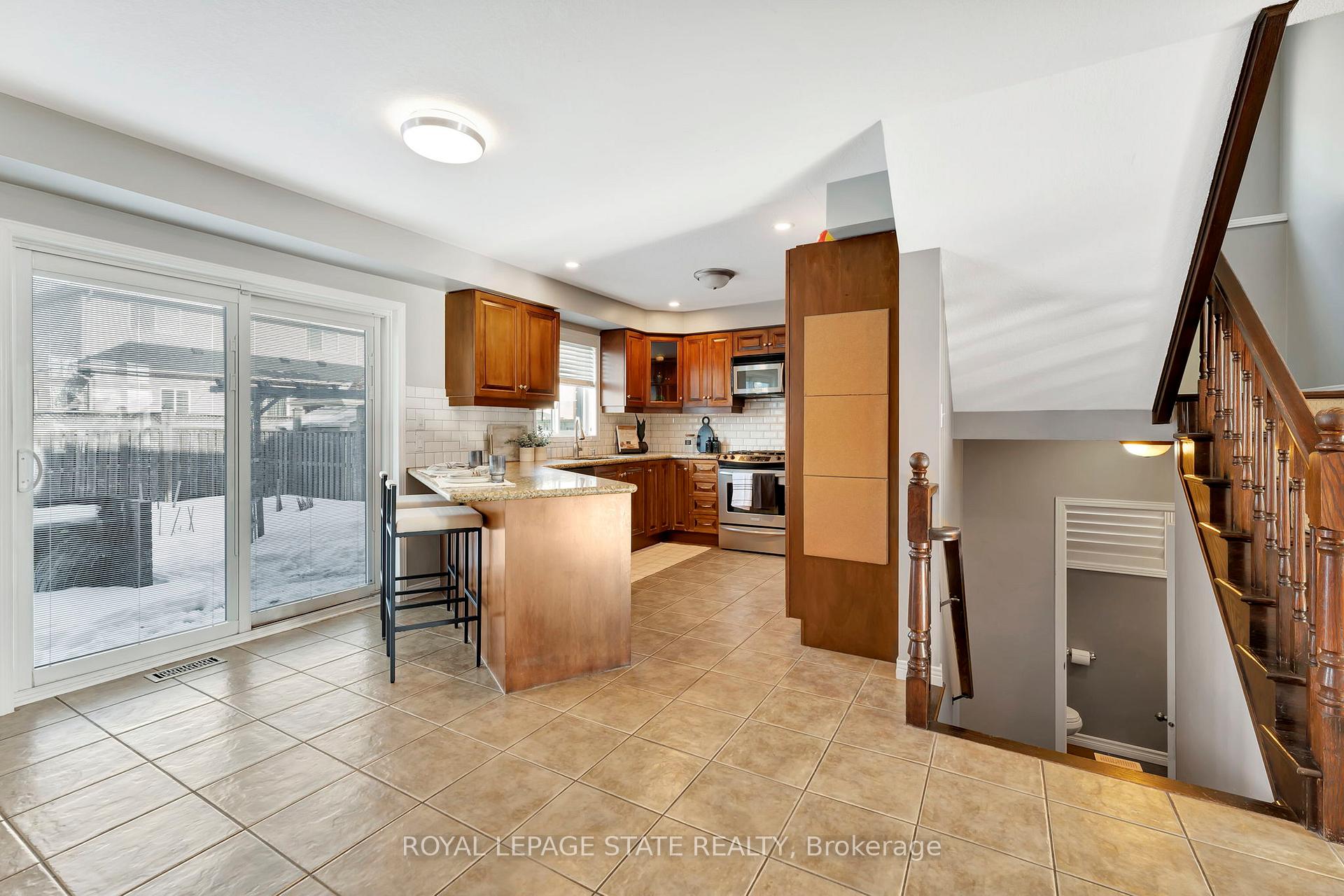 Photo 13 of 7 Bocelli Crescent, Hamilton, Rural Glanbrook — HOMEH