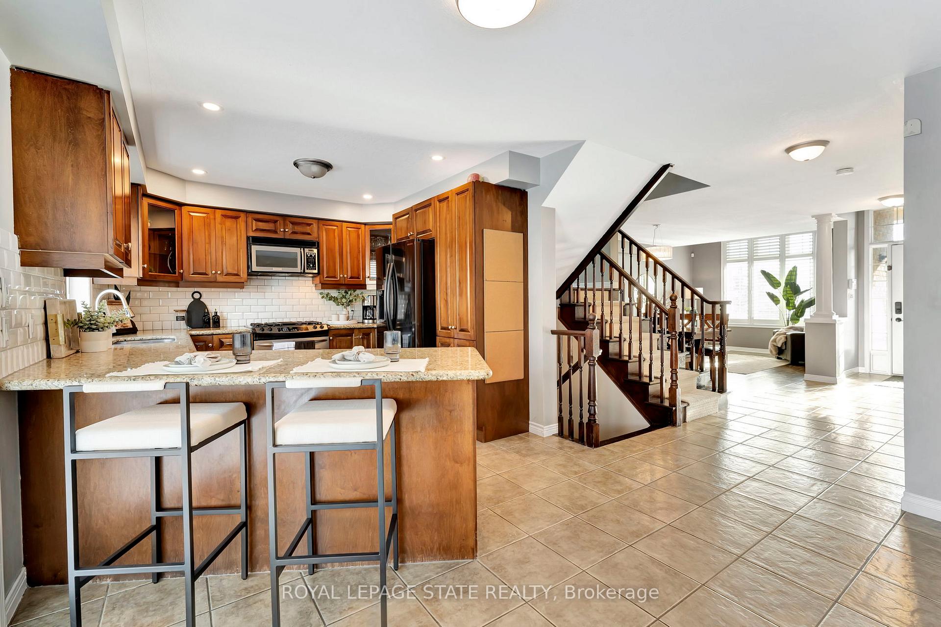 Photo 14 of 7 Bocelli Crescent, Hamilton, Rural Glanbrook — HOMEH
