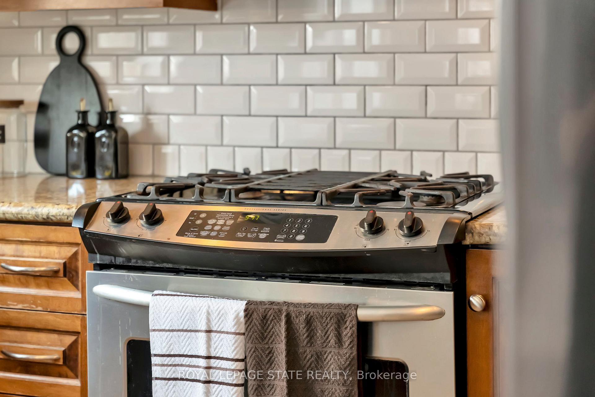 Photo 34 of 7 Bocelli Crescent, Hamilton, Rural Glanbrook — HOMEH