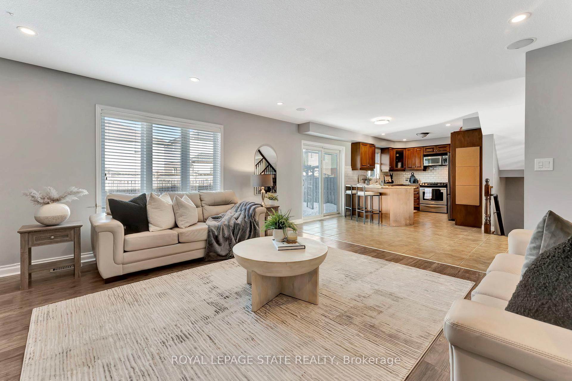 Photo 36 of 7 Bocelli Crescent, Hamilton, Rural Glanbrook — HOMEH