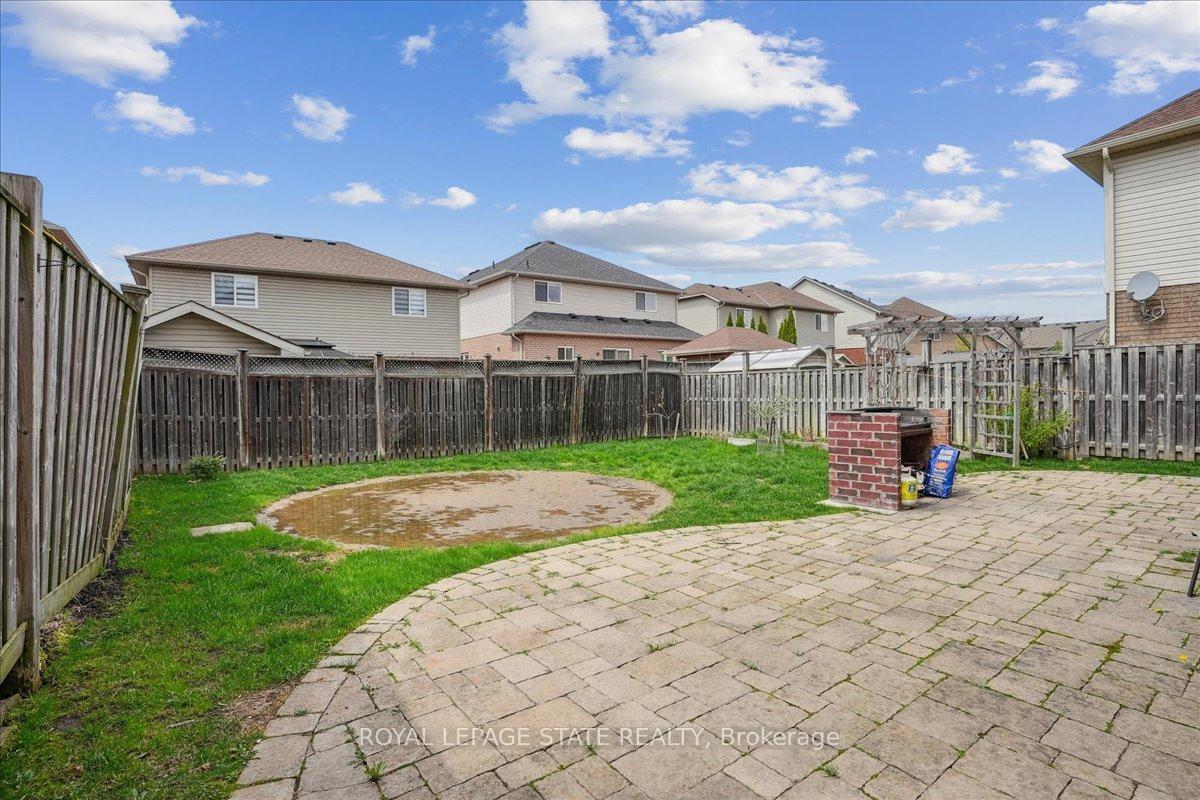Photo 21 of 7 Bocelli Crescent, Hamilton, Rural Glanbrook — HOMEH