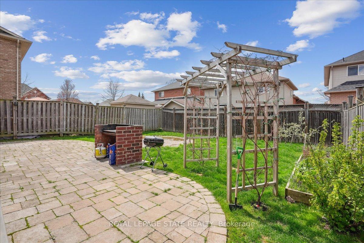 Photo 17 of 7 Bocelli Crescent, Hamilton, Rural Glanbrook — HOMEH