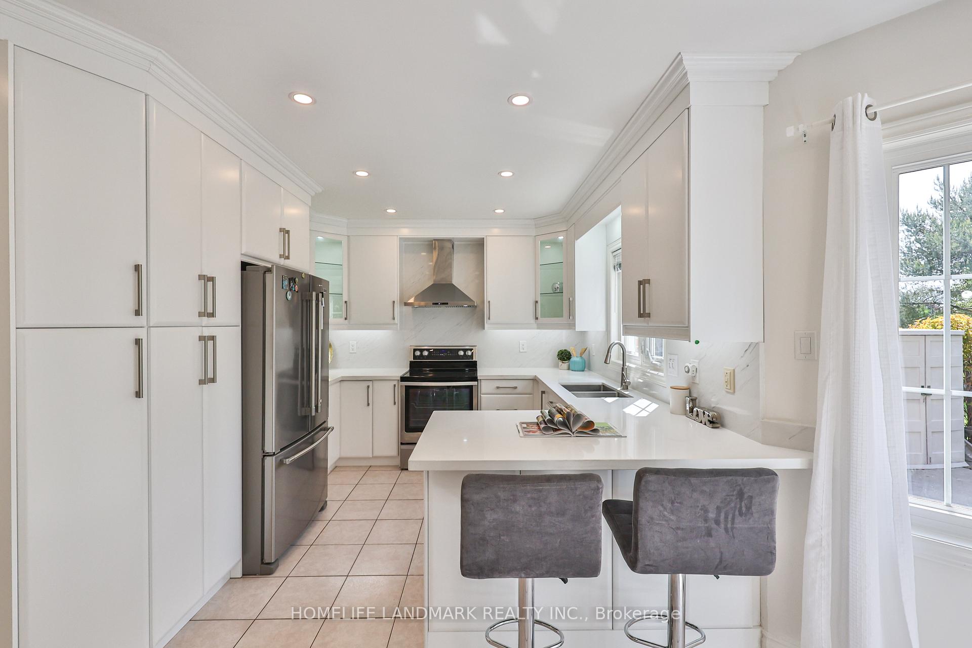 Photo 2 of 37 Bluebell Drive, Markham, Rouge Fairways — HOMEH