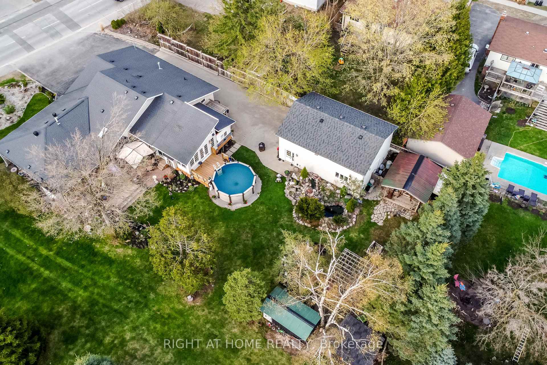 Photo 12 of 287 Edgehill Drive, Barrie, Edgehill Drive — HOMEH