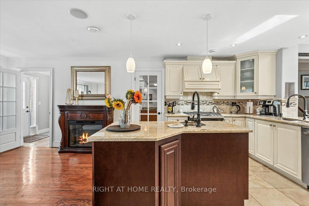 Photo 3 of 287 Edgehill Drive, Barrie, Edgehill Drive — HOMEH