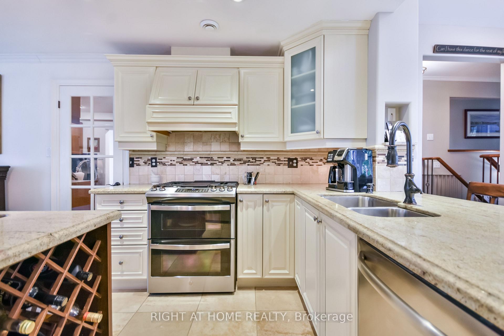 Photo 25 of 287 Edgehill Drive, Barrie, Edgehill Drive — HOMEH