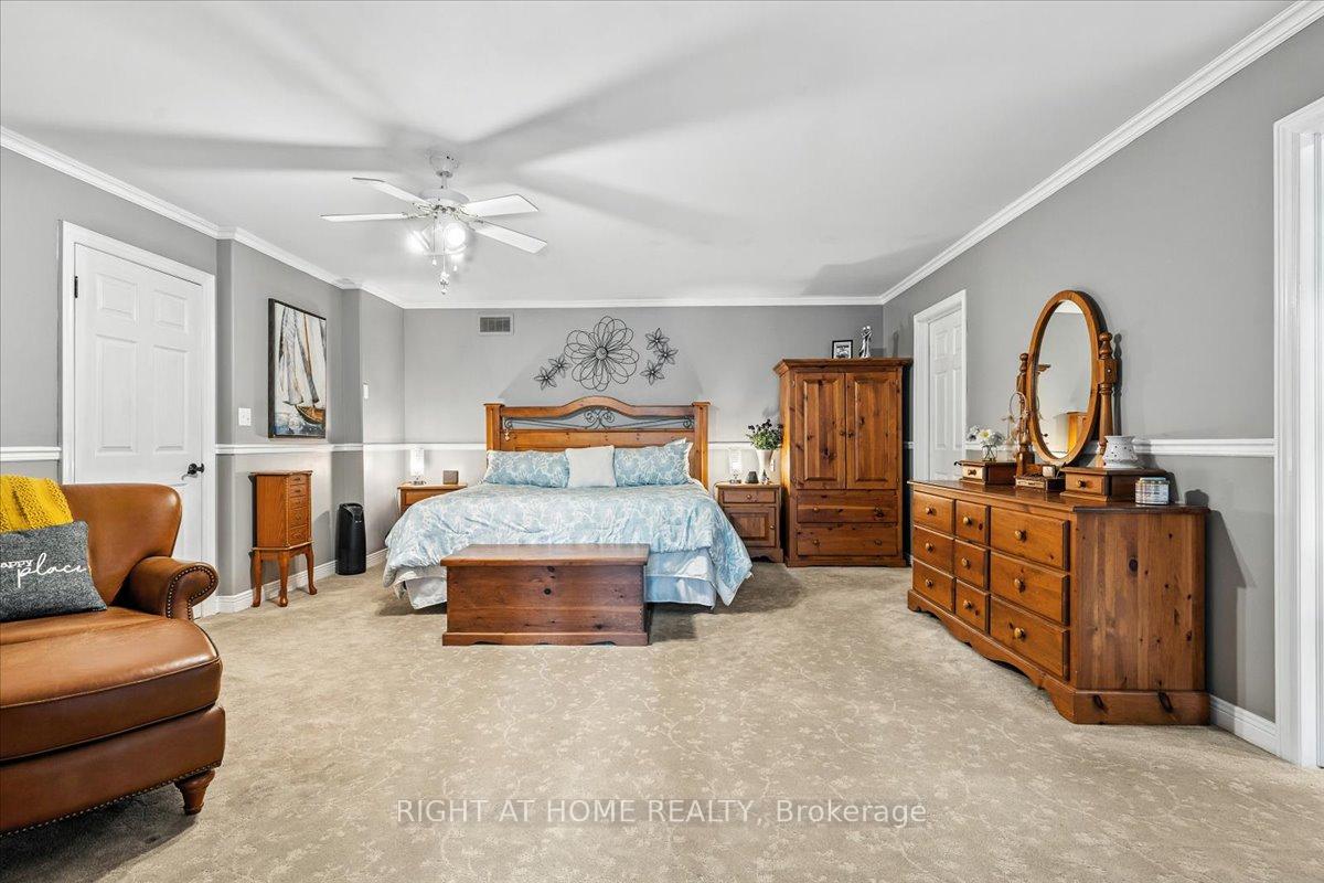Photo 8 of 287 Edgehill Drive, Barrie, Edgehill Drive — HOMEH
