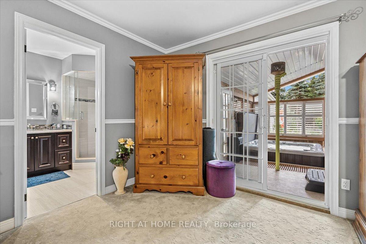 Photo 7 of 287 Edgehill Drive, Barrie, Edgehill Drive — HOMEH