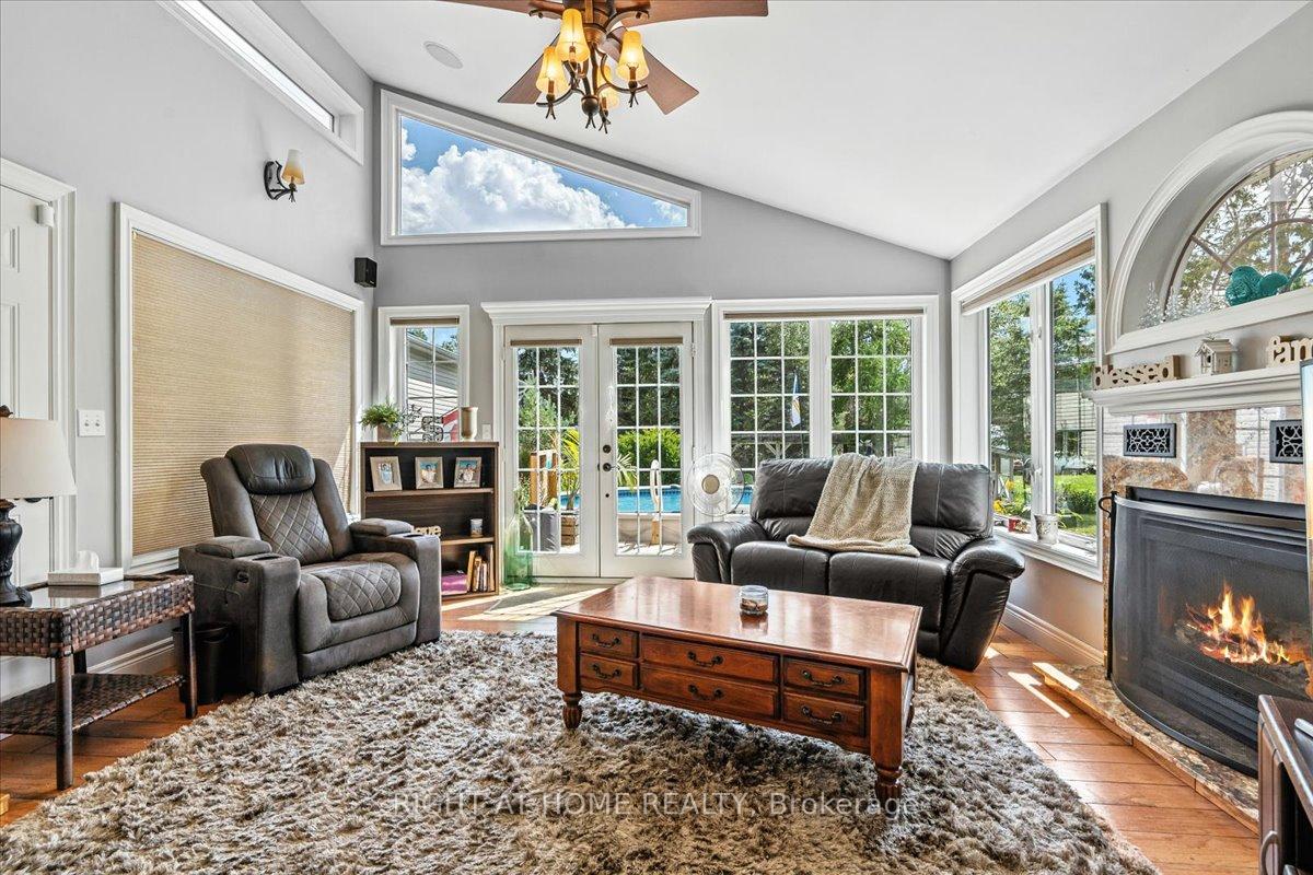 Photo 18 of 287 Edgehill Drive, Barrie, Edgehill Drive — HOMEH