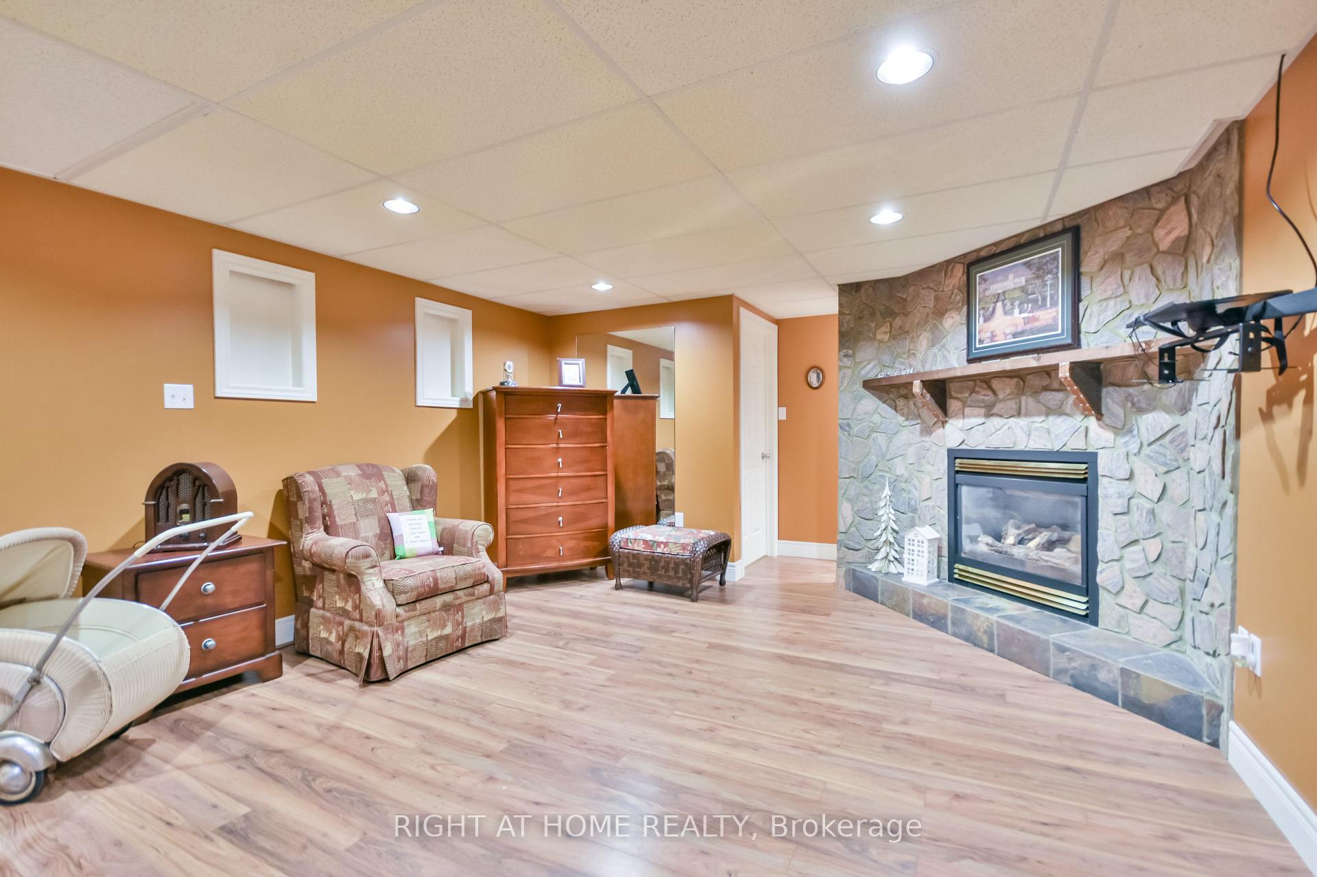 Photo 37 of 287 Edgehill Drive, Barrie, Edgehill Drive — HOMEH