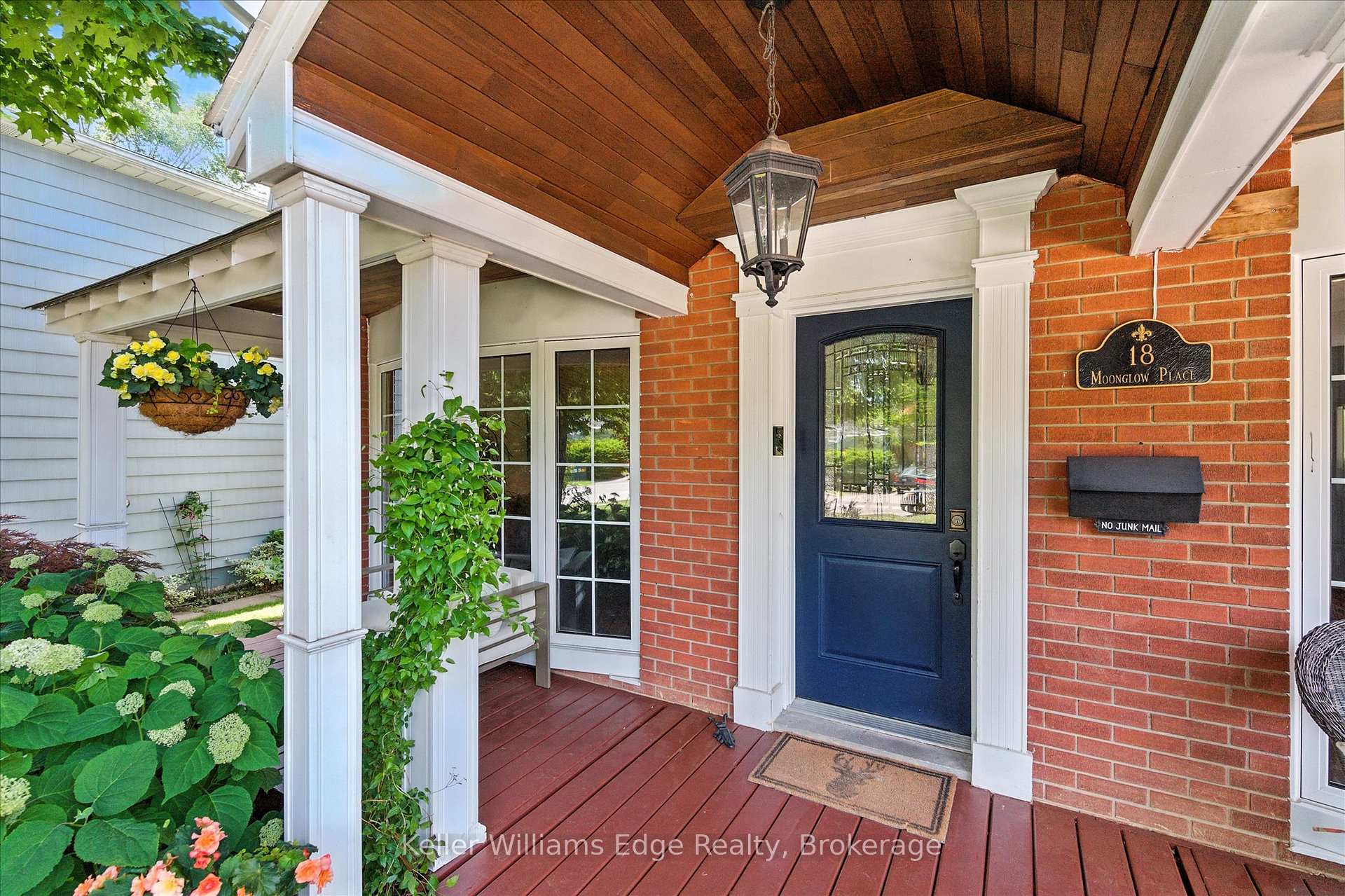 Photo 3 of 18 Moonglow Place, Hamilton, Dundas — HOMEH