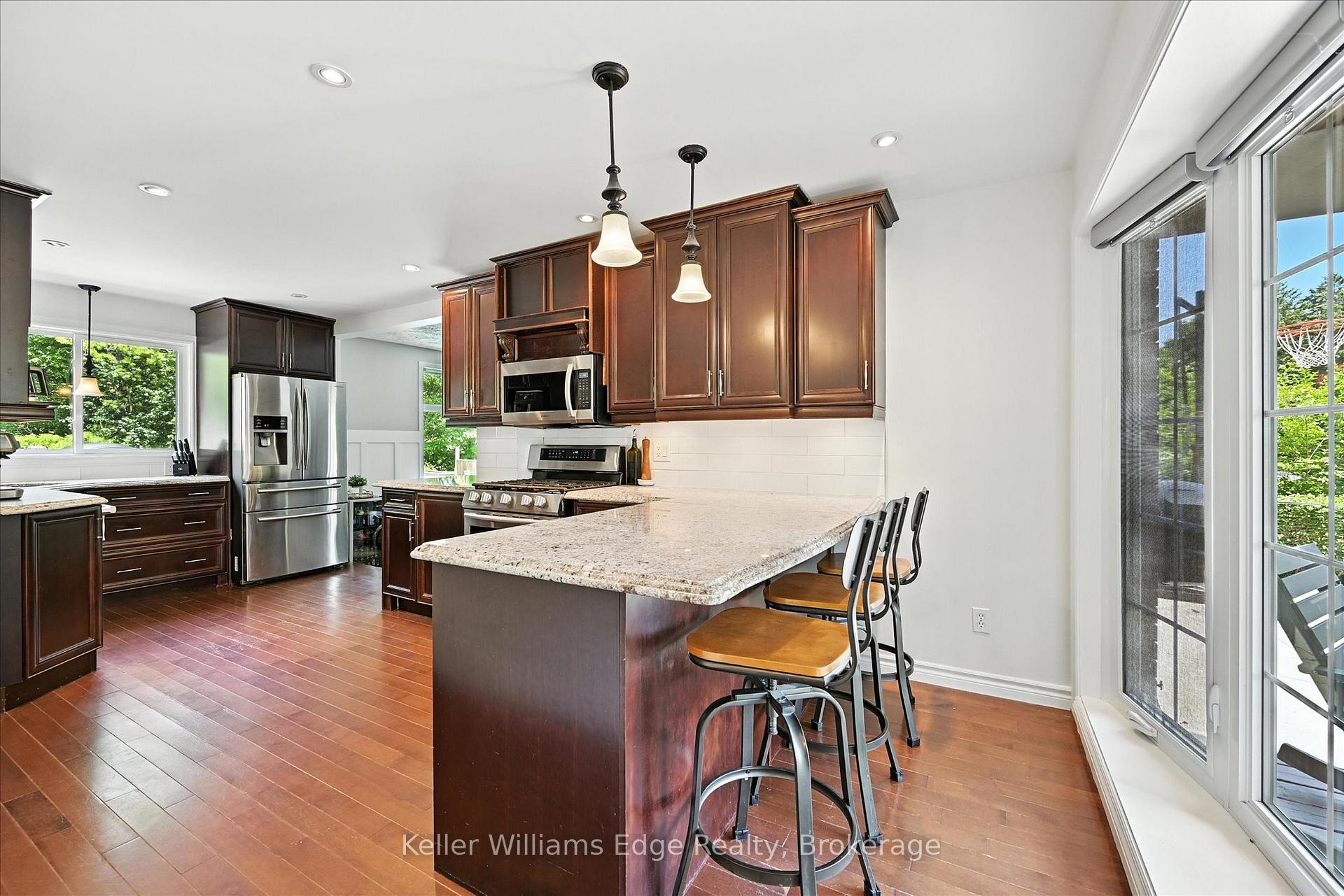 Photo 6 of 18 Moonglow Place, Hamilton, Dundas — HOMEH
