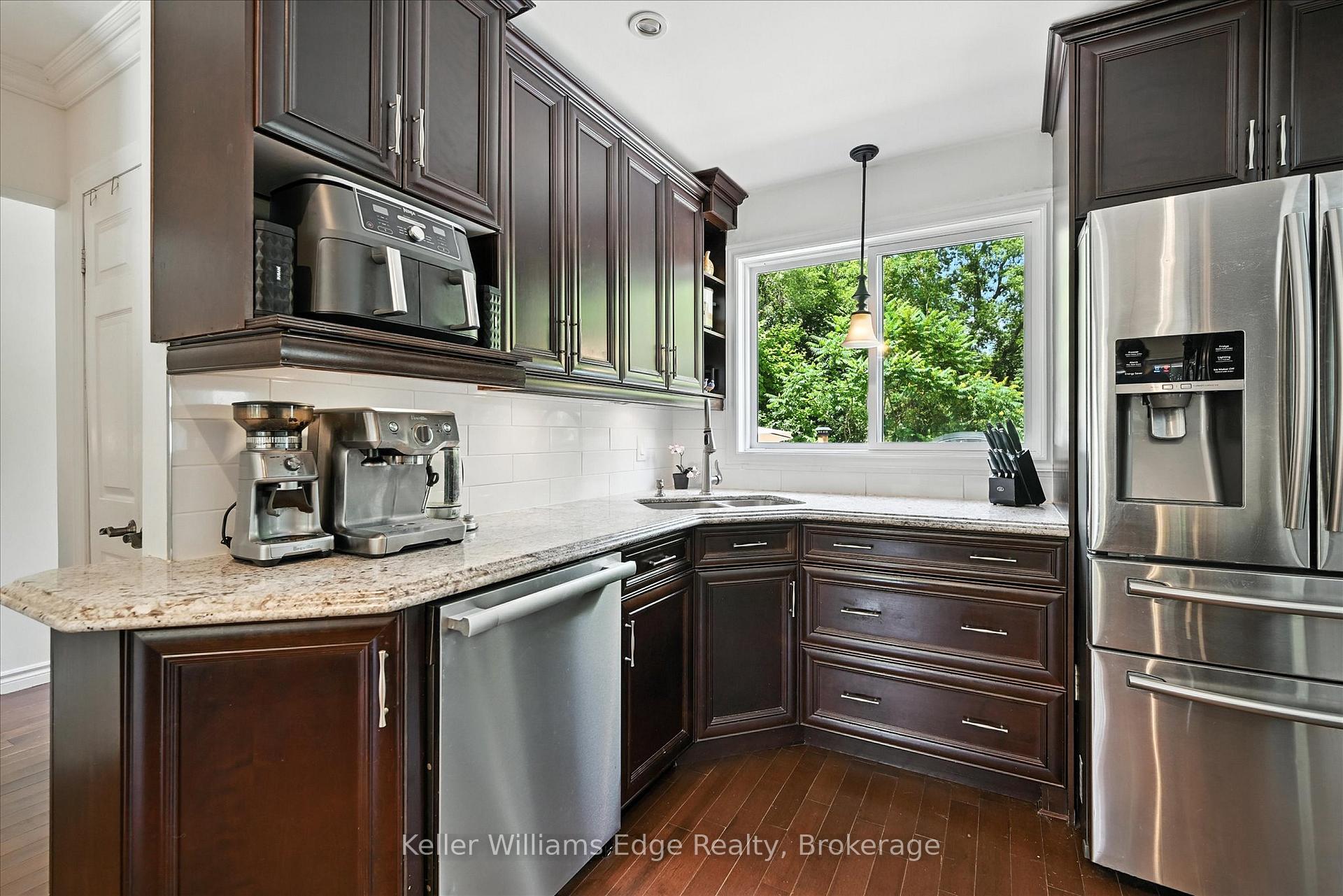 Photo 12 of 18 Moonglow Place, Hamilton, Dundas — HOMEH