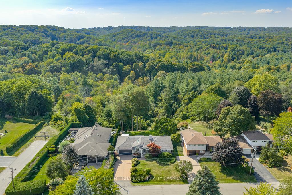 Photo 4 of 244 Brookview Court, Hamilton, Ancaster — HOMEH