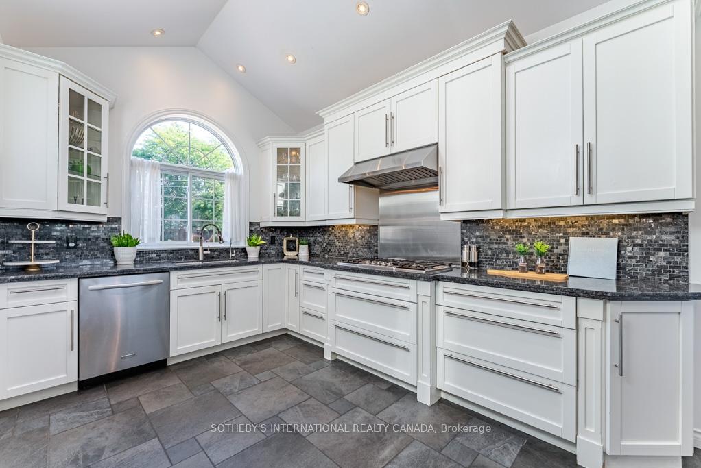 Photo 13 of 244 Brookview Court, Hamilton, Ancaster — HOMEH