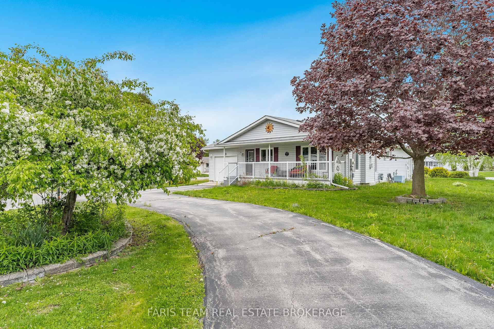 Photo 12 of 2 St James Place, Wasaga Beach — HOMEH