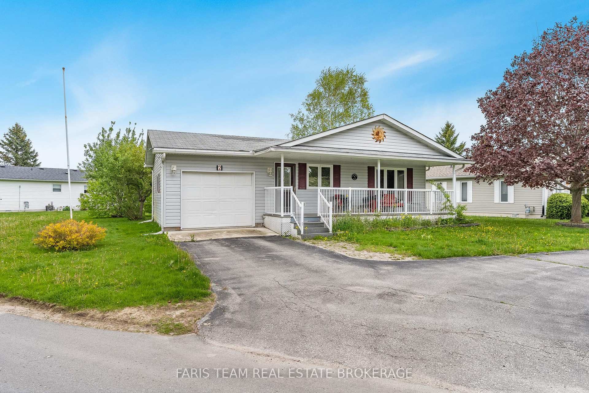 Photo 2 of 2 St James Place, Wasaga Beach — HOMEH