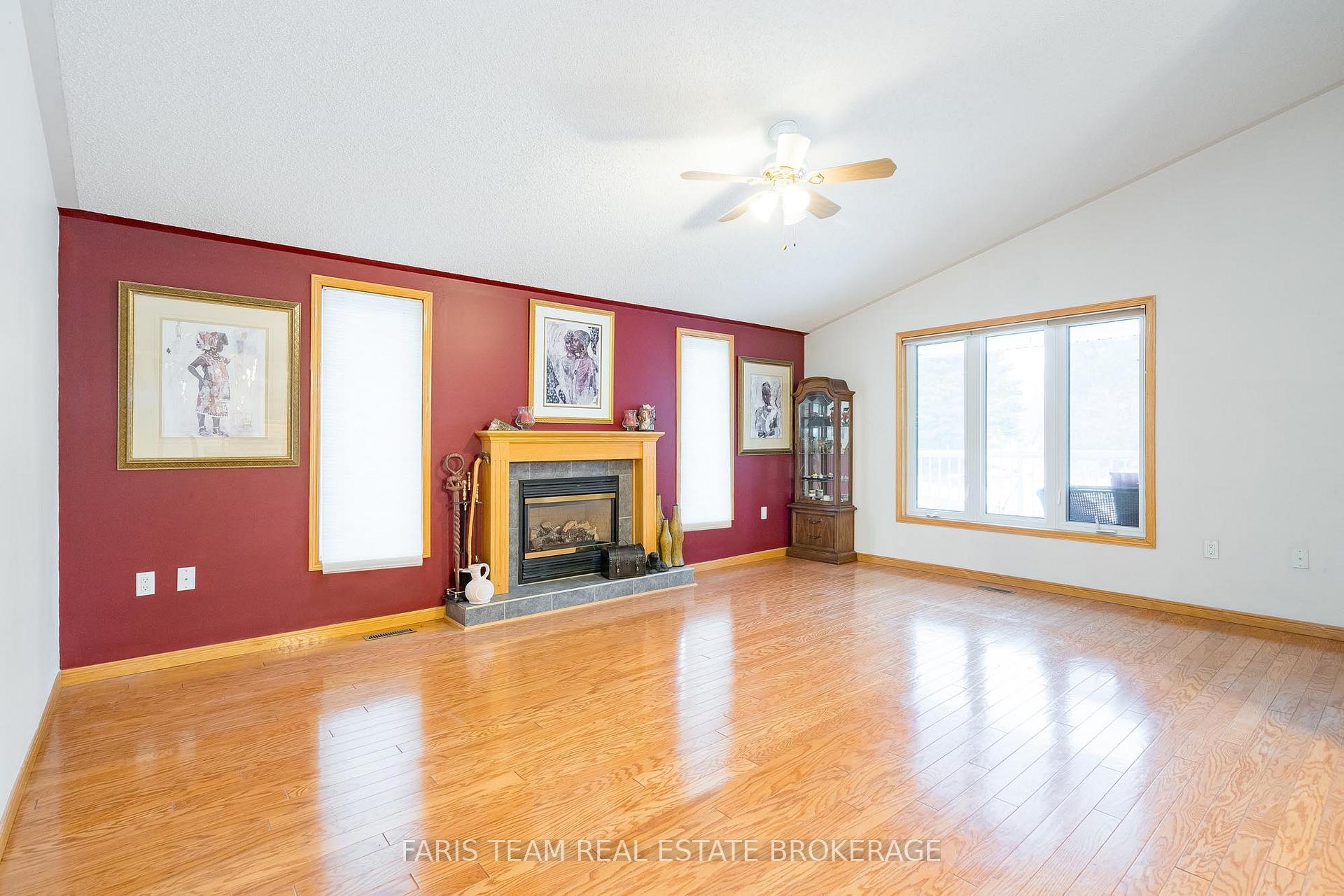Photo 13 of 2 St James Place, Wasaga Beach — HOMEH
