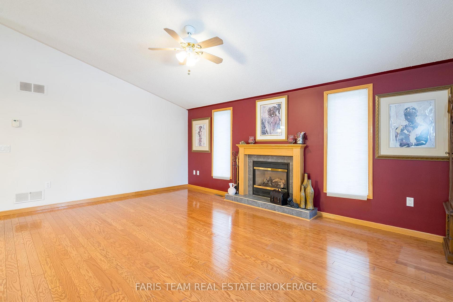 Photo 10 of 2 St James Place, Wasaga Beach — HOMEH
