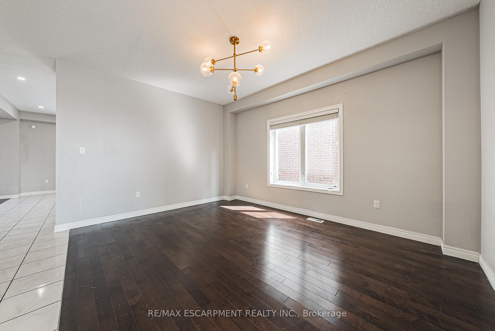 Photo 11 of 128 Medici Lane, Hamilton, Carpenter — HOMEH