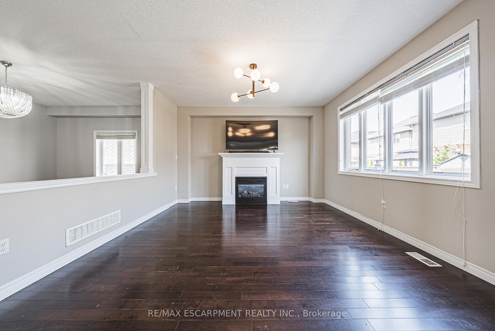 Photo 6 of 128 Medici Lane, Hamilton, Carpenter — HOMEH
