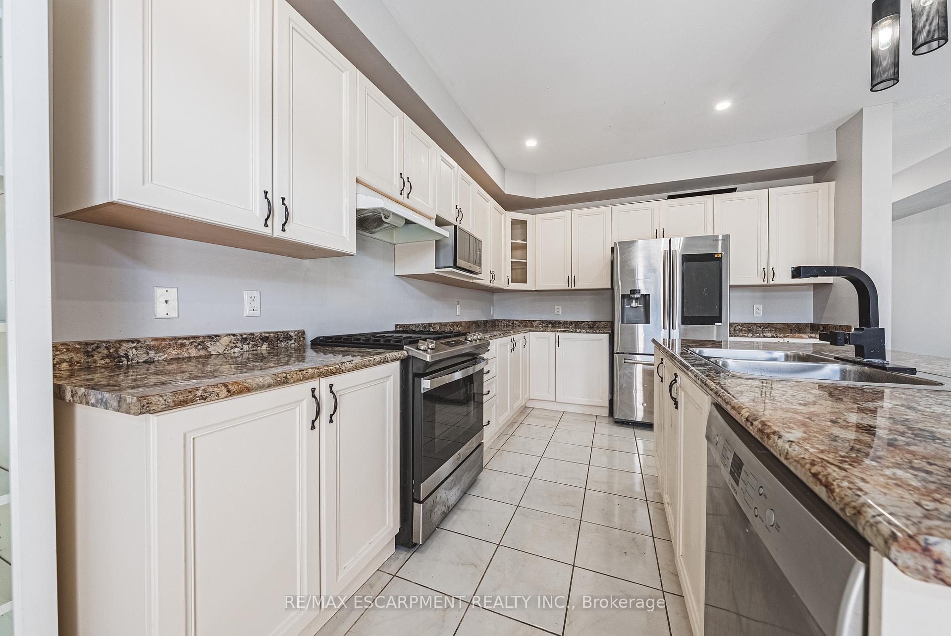 Photo 15 of 128 Medici Lane, Hamilton, Carpenter — HOMEH
