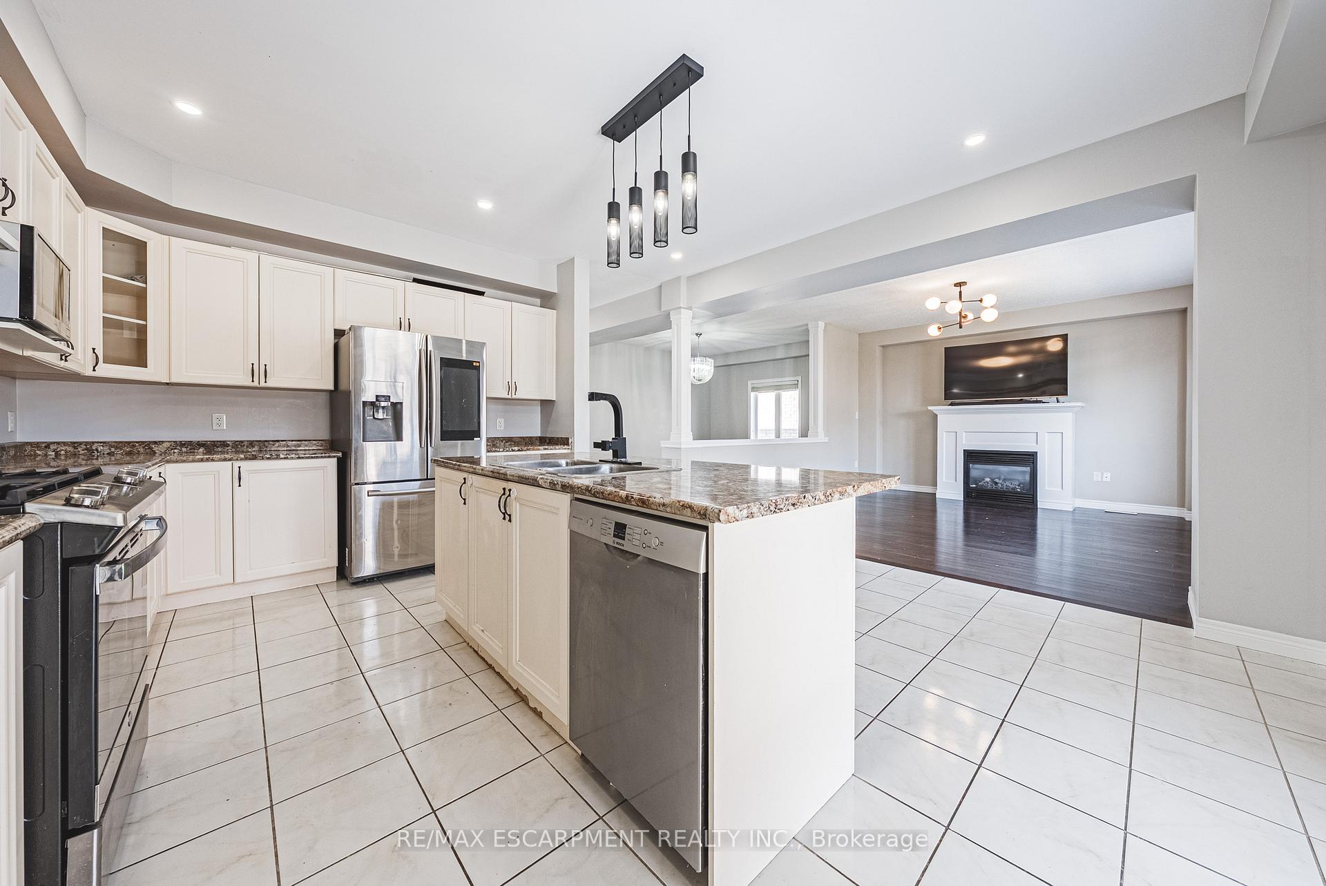 Photo 20 of 128 Medici Lane, Hamilton, Carpenter — HOMEH