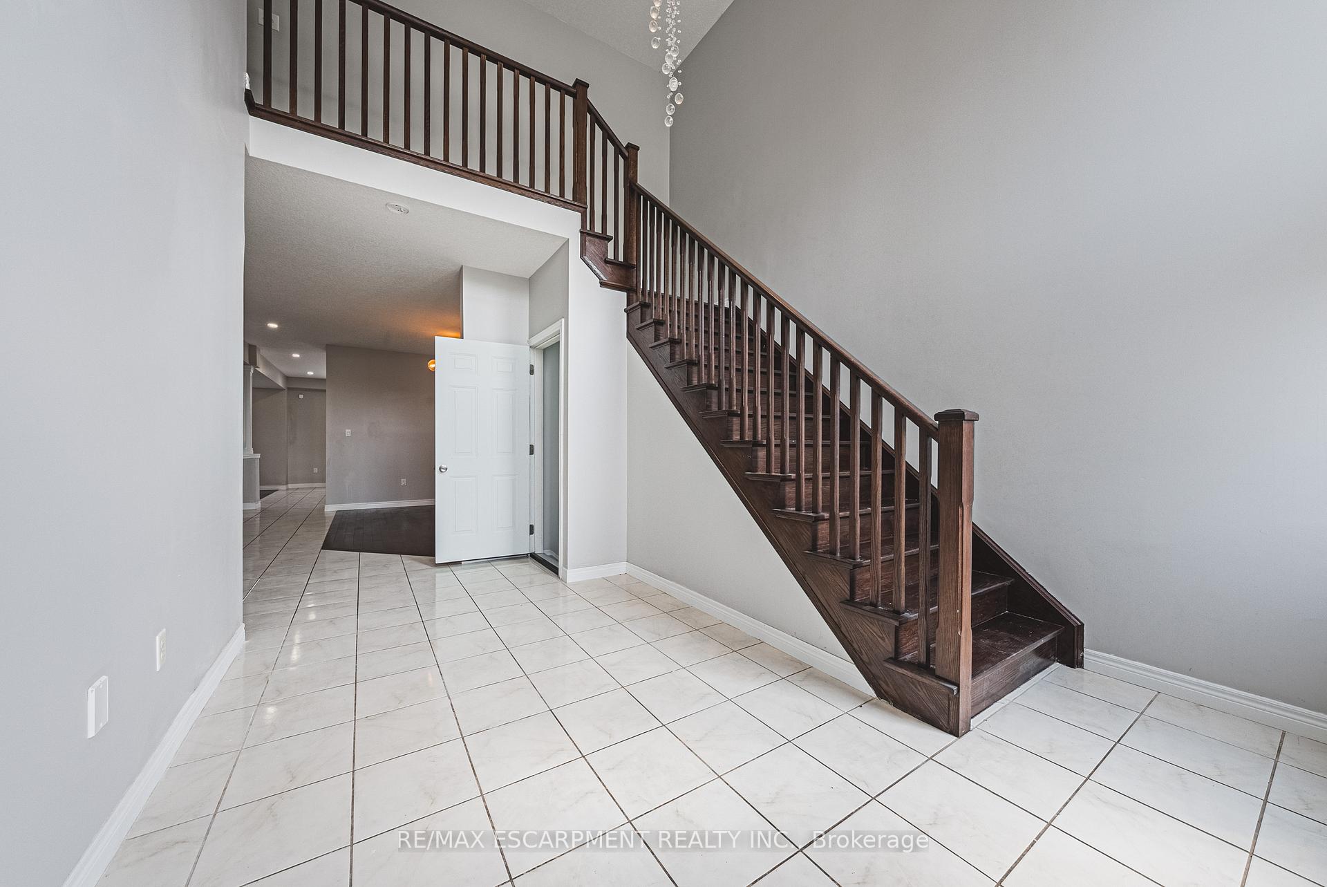 Photo 16 of 128 Medici Lane, Hamilton, Carpenter — HOMEH