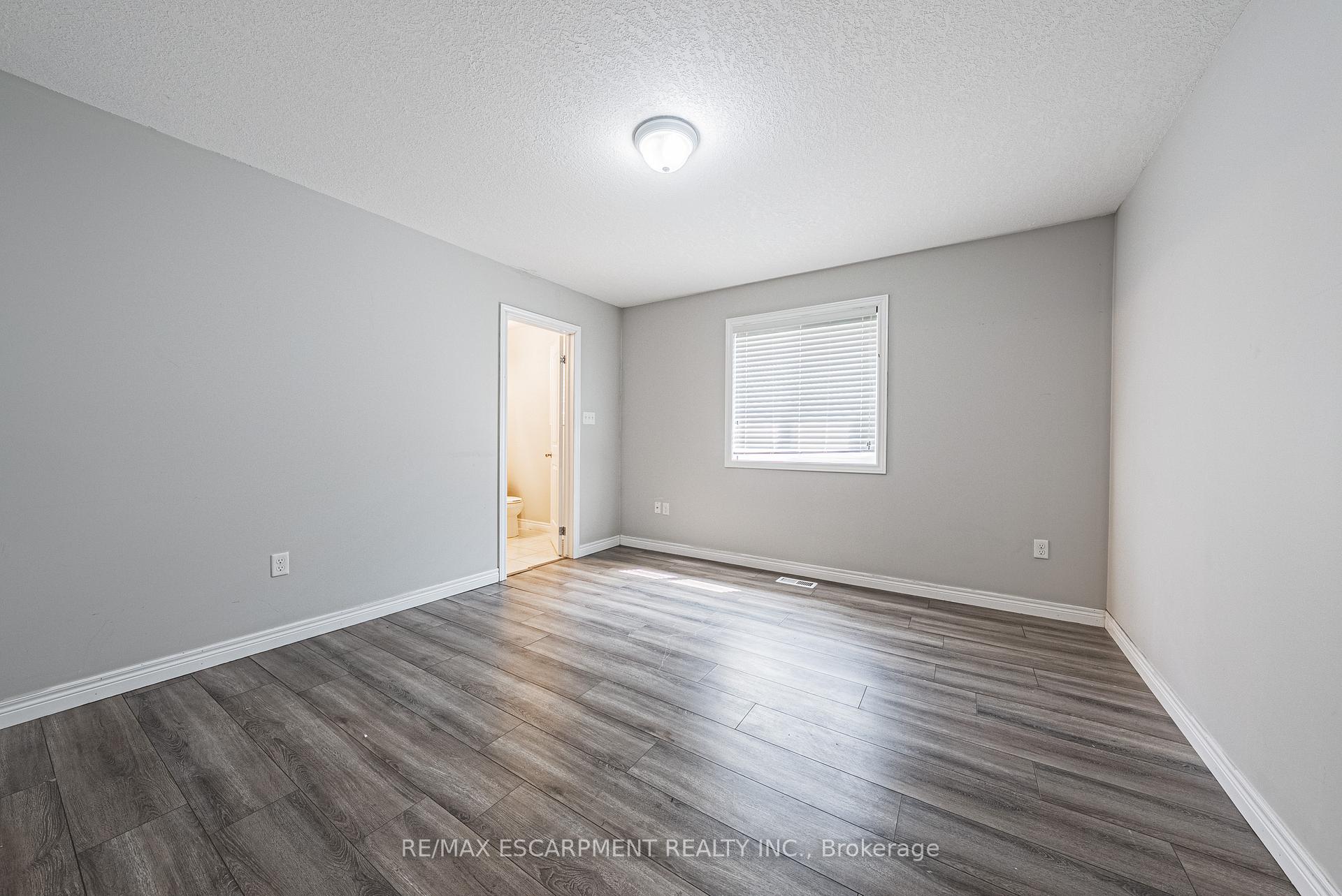 Photo 21 of 128 Medici Lane, Hamilton, Carpenter — HOMEH