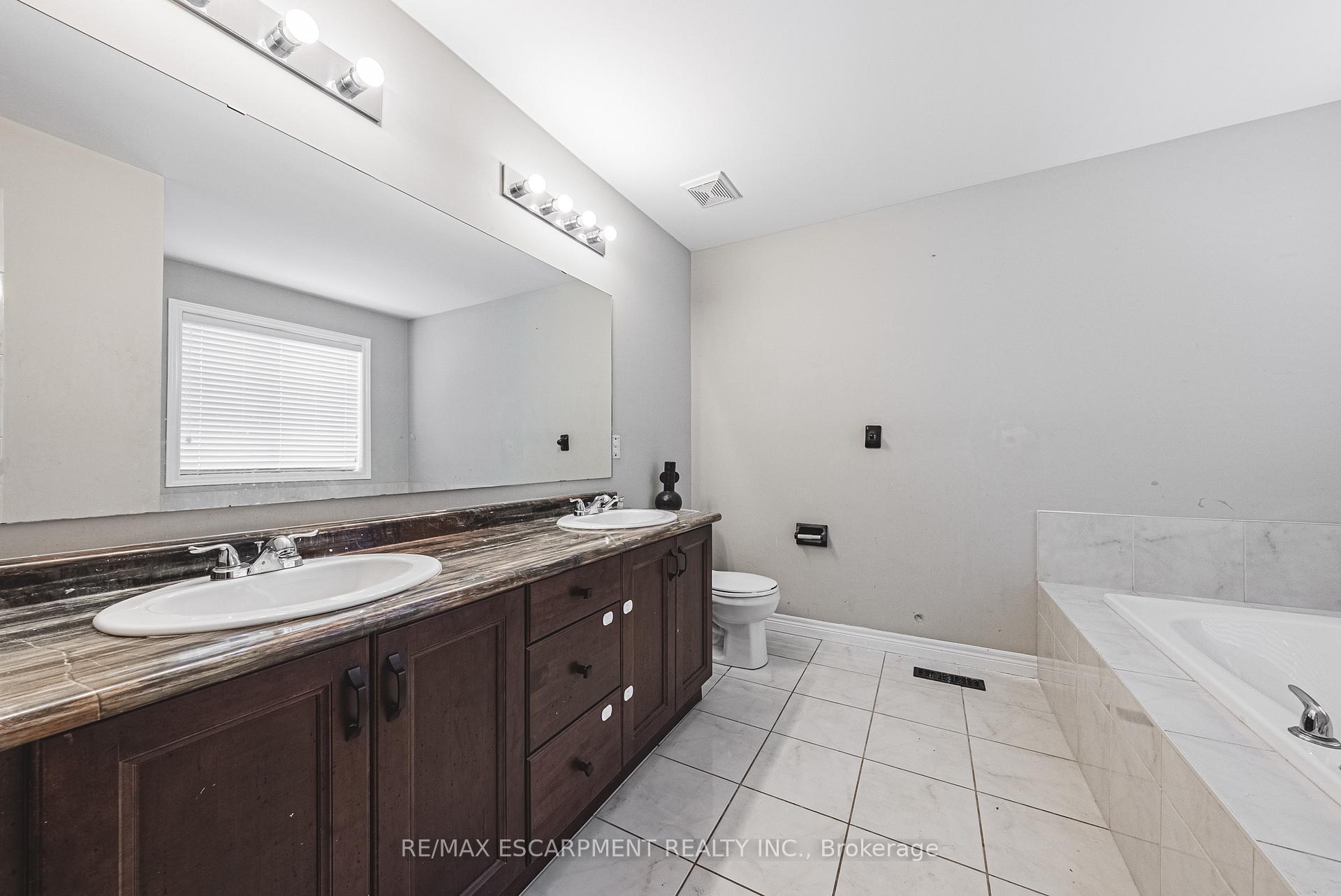 Photo 28 of 128 Medici Lane, Hamilton, Carpenter — HOMEH