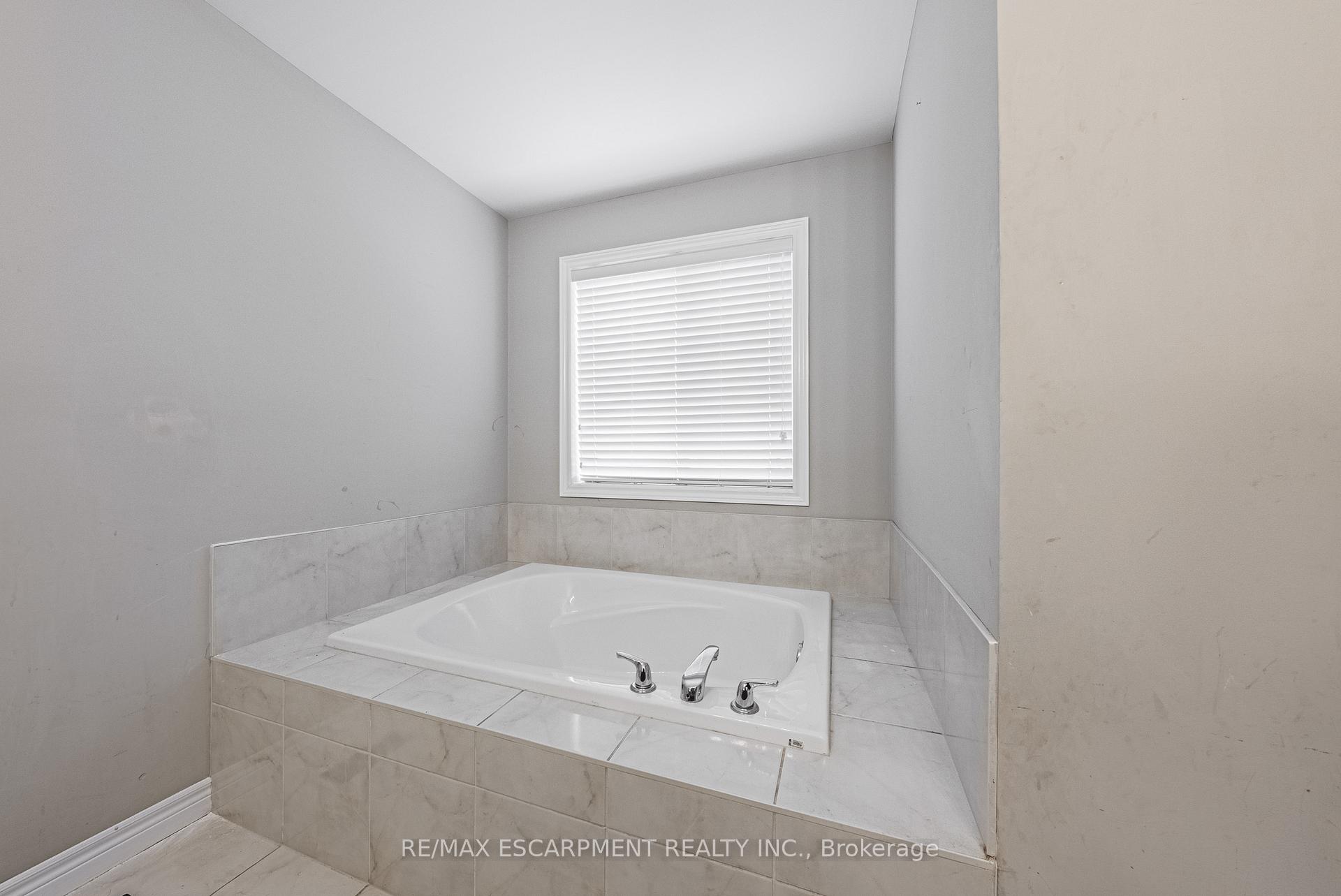 Photo 36 of 128 Medici Lane, Hamilton, Carpenter — HOMEH