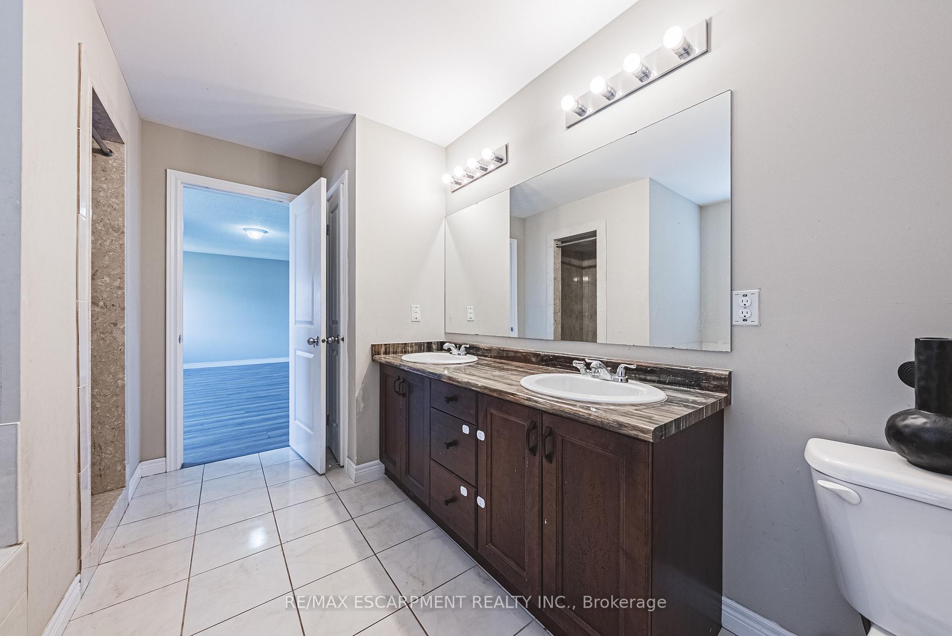 Photo 26 of 128 Medici Lane, Hamilton, Carpenter — HOMEH