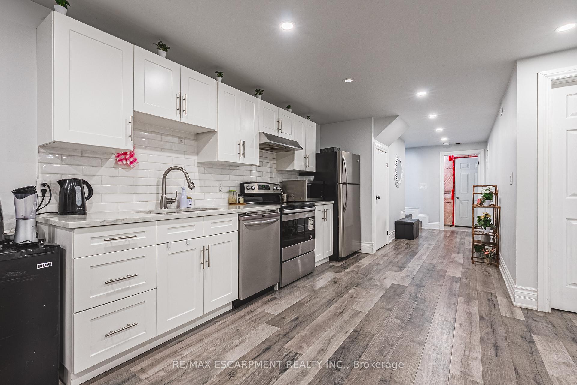 Photo 43 of 128 Medici Lane, Hamilton, Carpenter — HOMEH