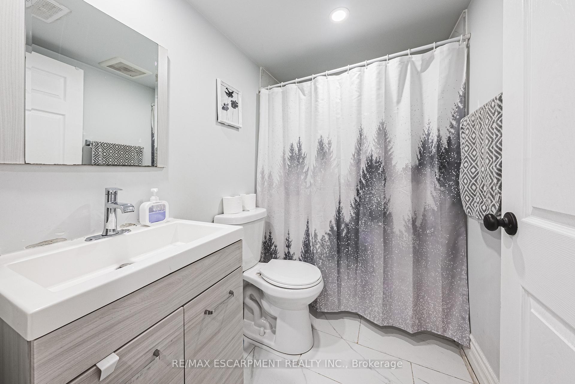 Photo 42 of 128 Medici Lane, Hamilton, Carpenter — HOMEH
