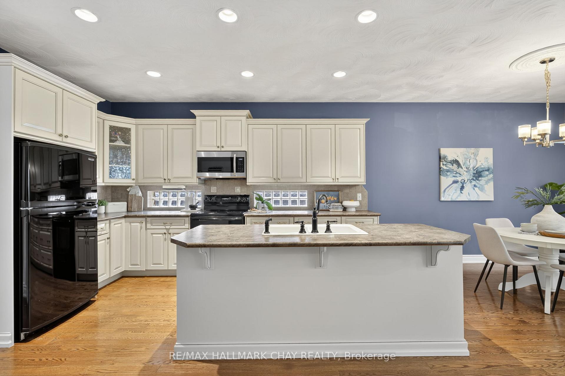 Photo 16 of 32 Wildwood Trail, Barrie, Ardagh — HOMEH