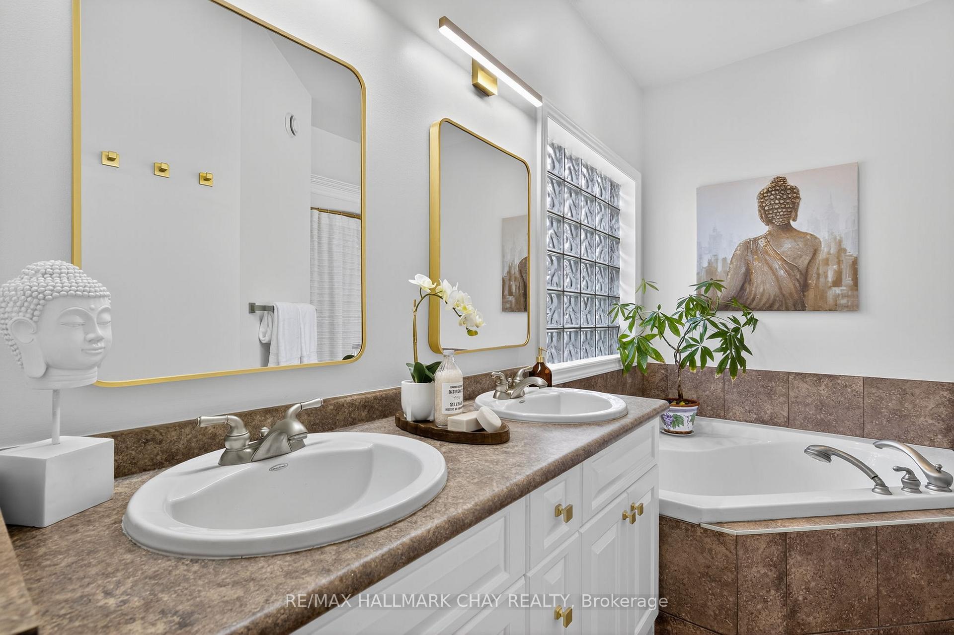 Photo 2 of 32 Wildwood Trail, Barrie, Ardagh — HOMEH