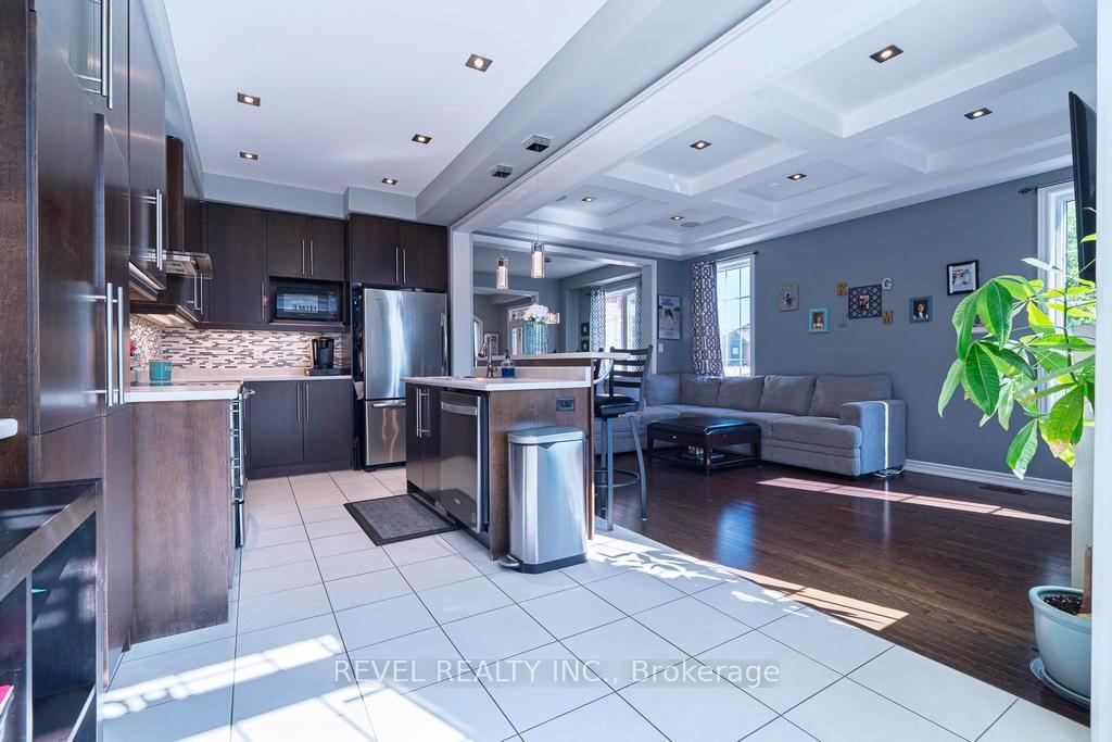 Photo 3 of 1 Coastline Drive, Brampton, Bram West — HOMEH